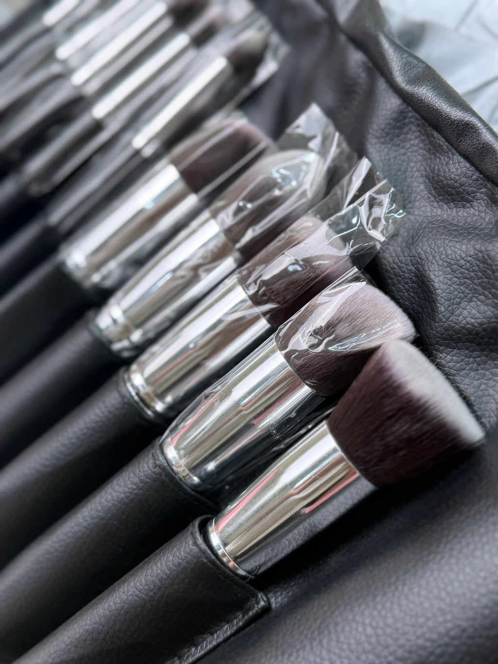 Balck and Pink Makeup Brushes Set