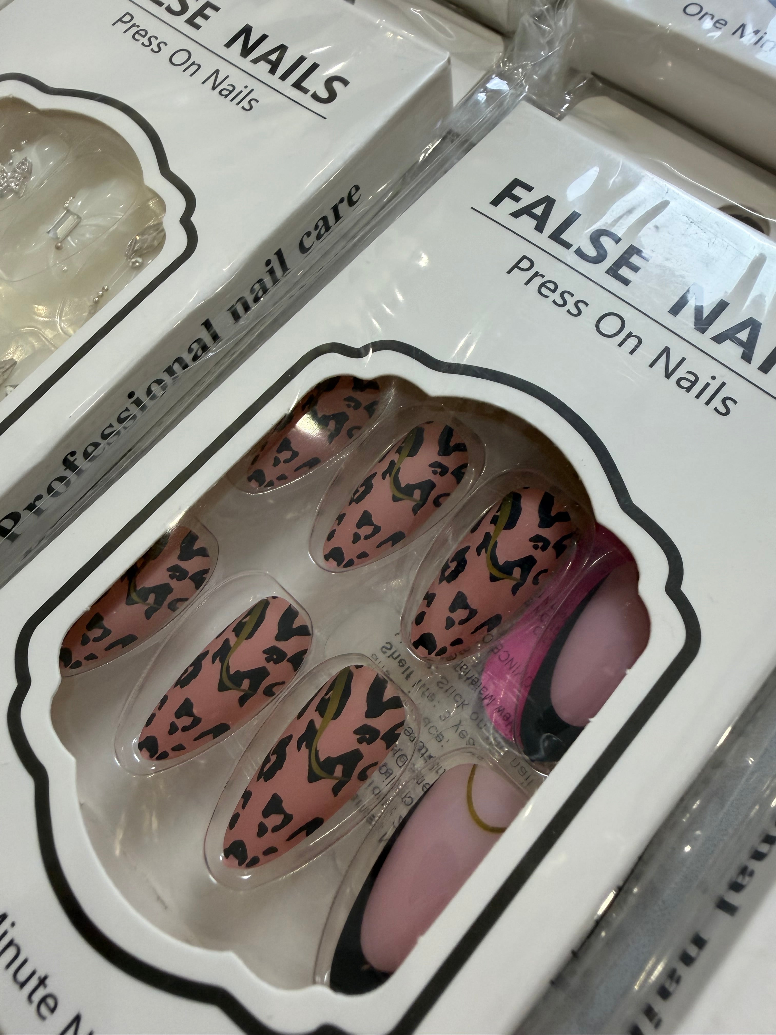 Pack of 15 Artificial Nails Deal