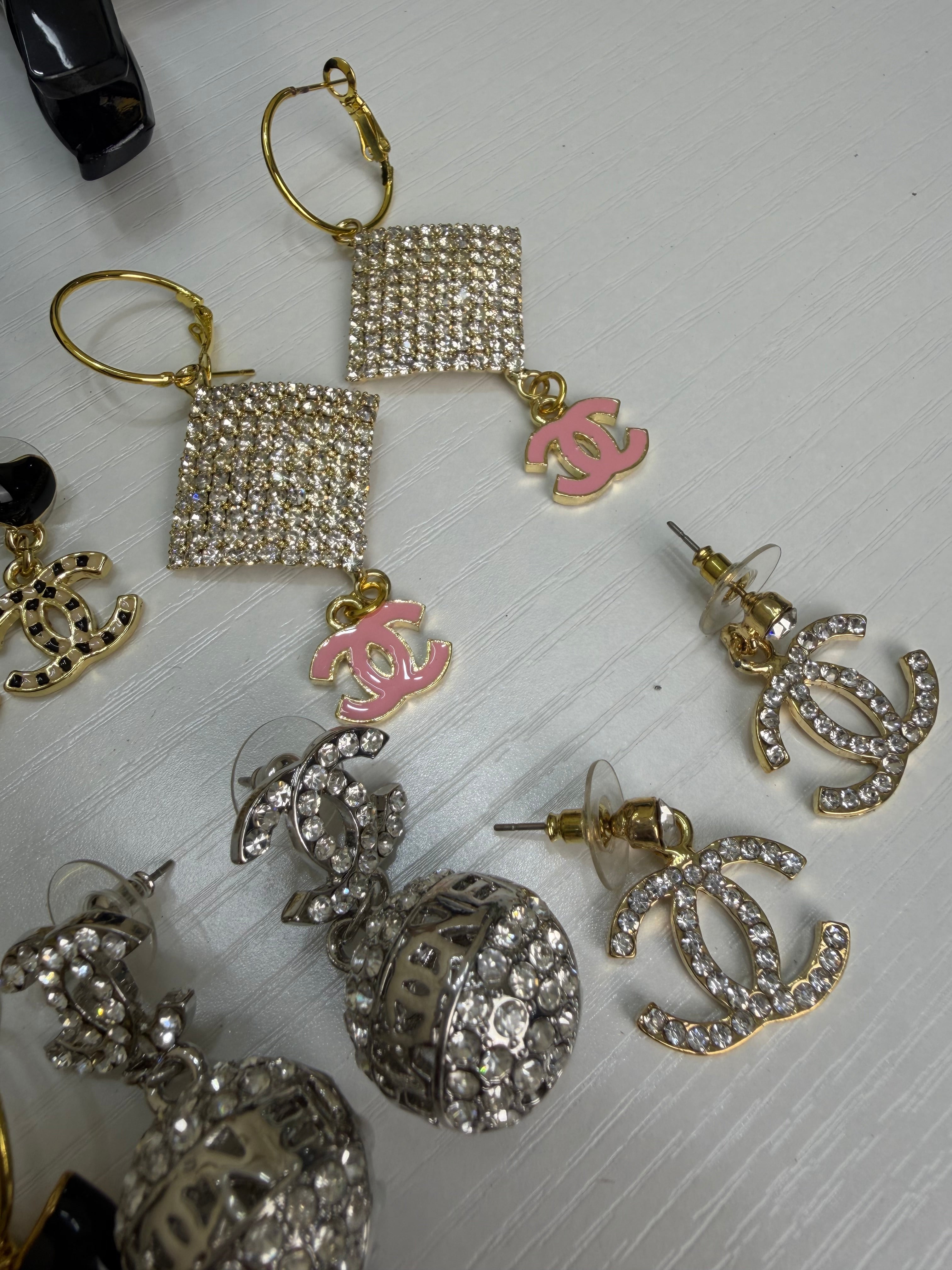 8 in 1 Branded Hair Catchers and Earrings Deal