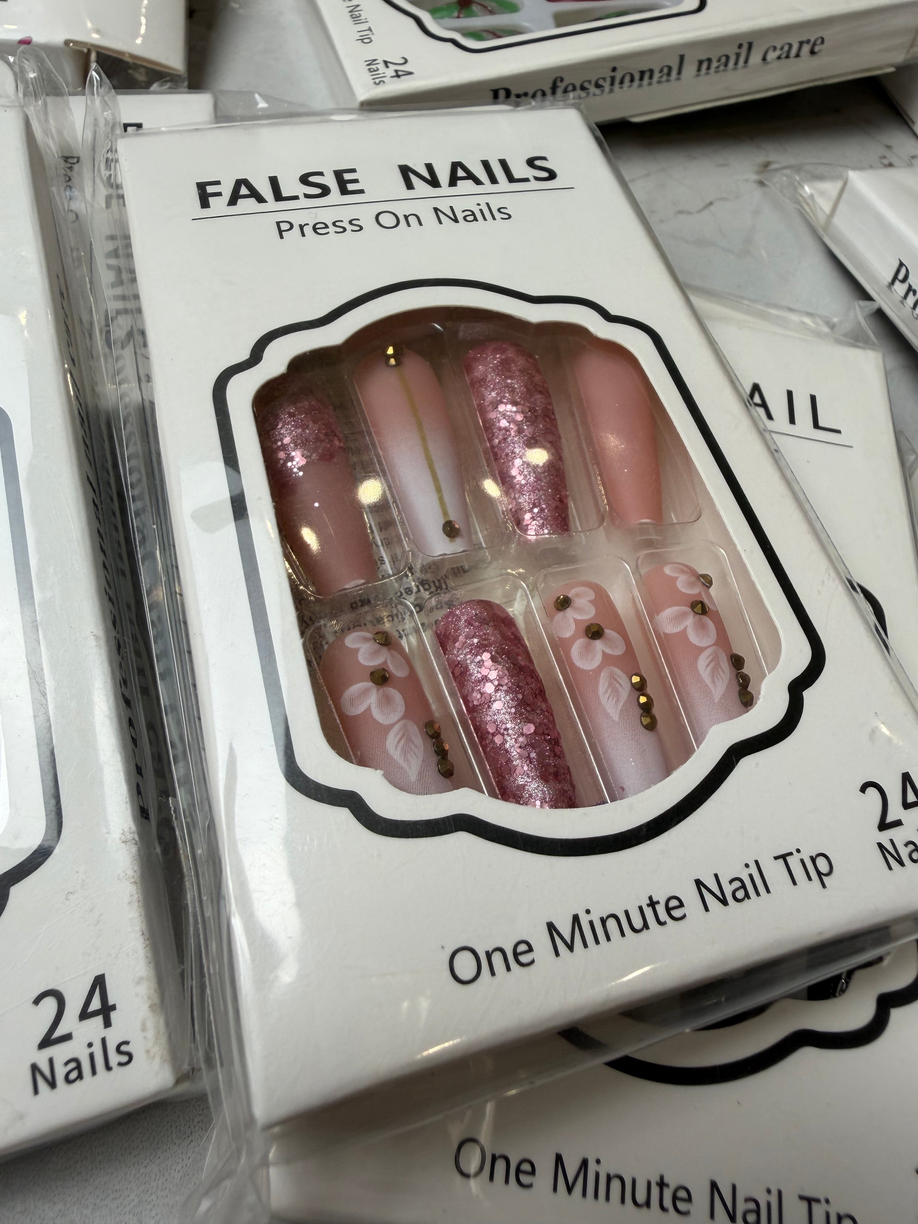 Pack of 15 Artificial Nails Deal