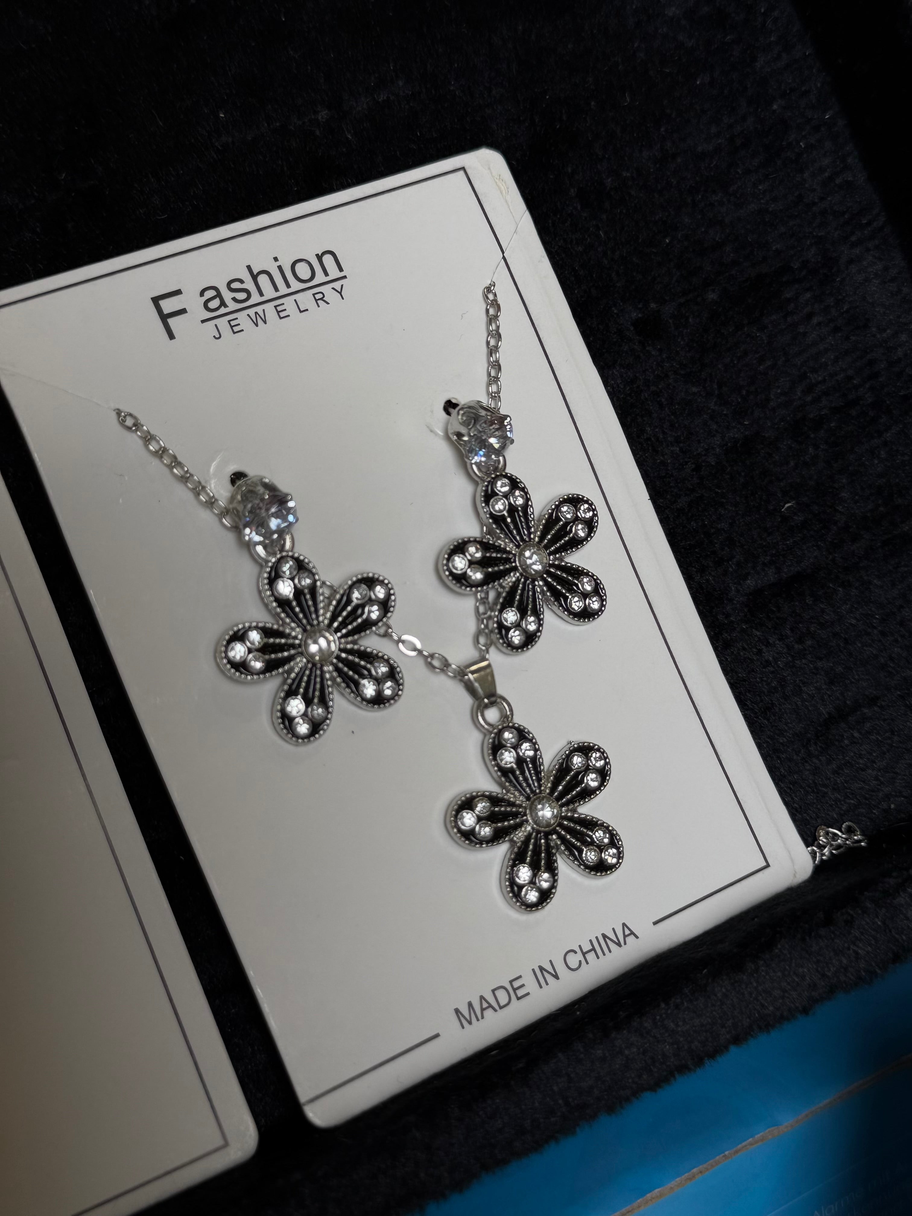 Pack of 30 Sets Jewellery Deal