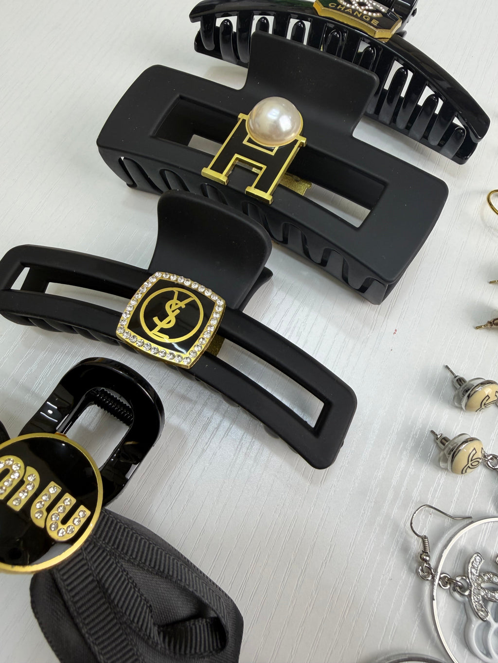 8 in 1 Branded Hair Catchers and Earrings Deal