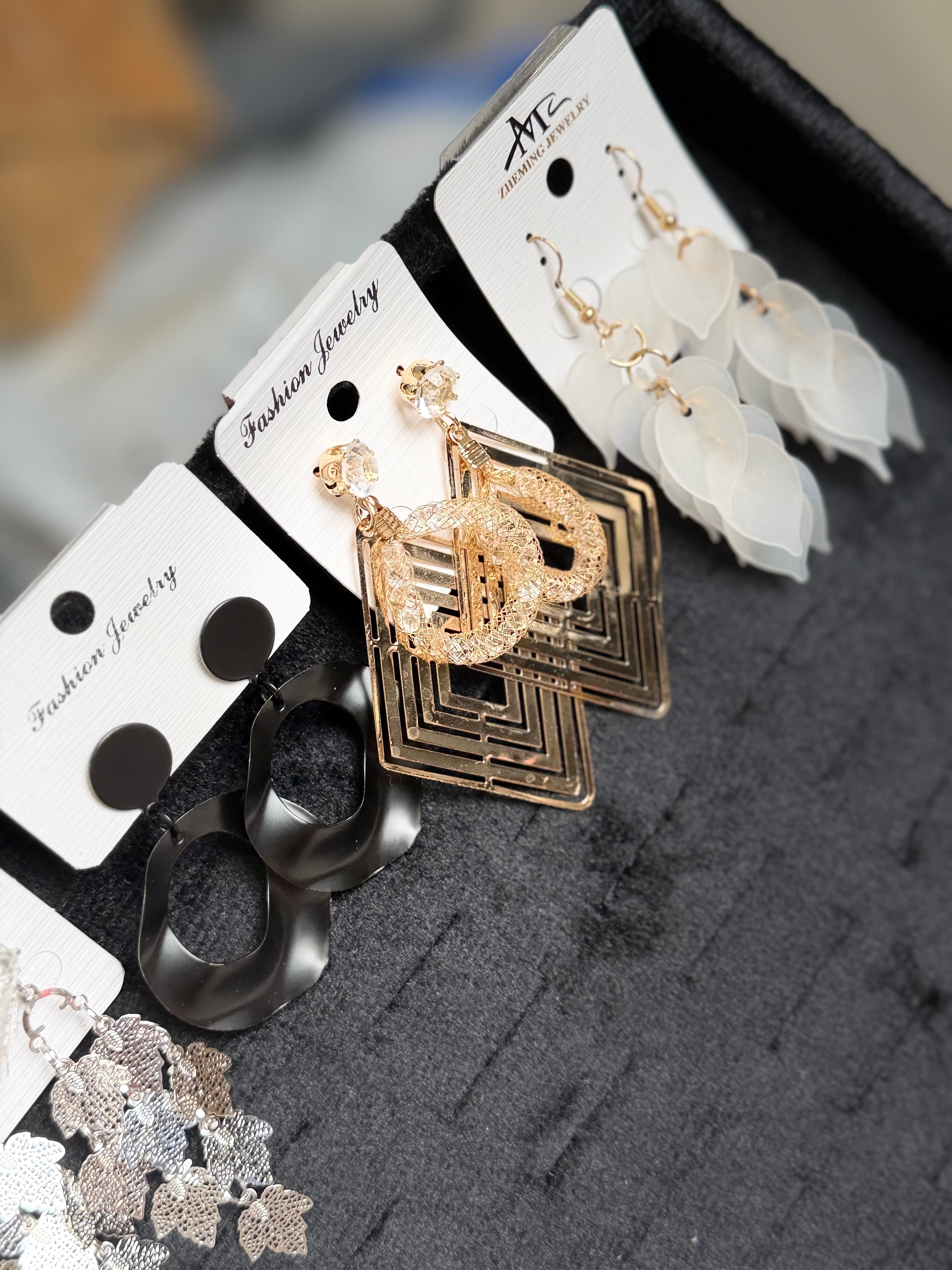 Pack of 30 Sets Jewellery Deal